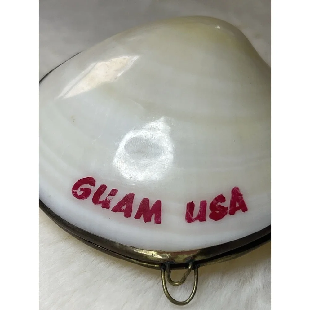VINTAGE GENUINE IVORY SEA SHELL CLAM BRASS HINGED Guam TRINKET Box